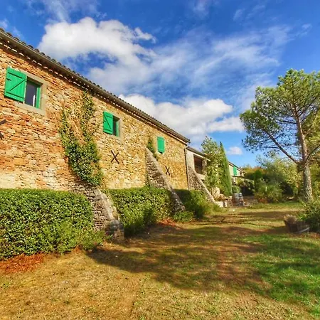 Domaine-vignoble-piscine-jacuzzi-sauna Villa *