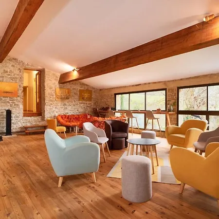 Domaine-vignoble-piscine-jacuzzi-sauna Villa