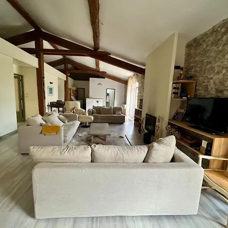 Domaine-vignoble-piscine-jacuzzi-sauna * Roquetaillade