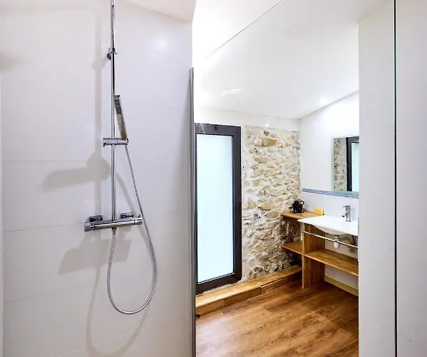 Domaine - Vignoble - Jacuzzi - Sauna - 14 A 18 Pers * Roquetaillade