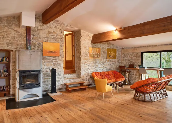 Domaine - Vignoble - Jacuzzi - Sauna - 14 A 18 Pers 펜션 *