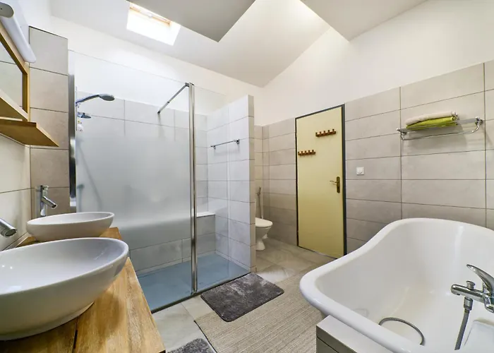 Domaine - Vignoble - Jacuzzi - Sauna - 14 A 18 Pers 펜션