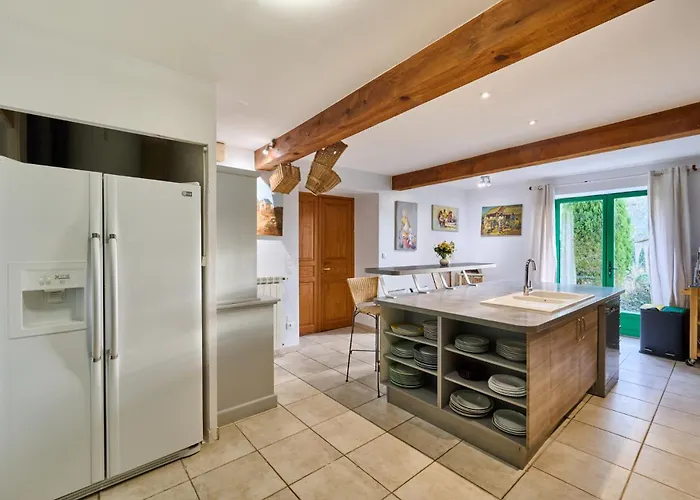 Domaine - Vignoble - Jacuzzi - Sauna - 14 A 18 Pers 펜션 *